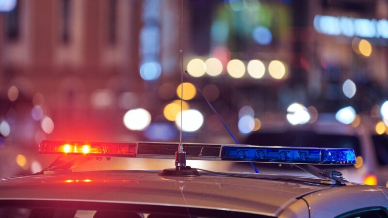 Agresywny atak za 50 złotych: mężczyzna uderzył przechodnia rurką w głowę