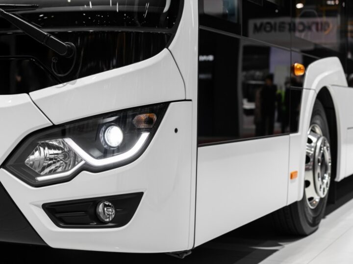 Nowe trasy i częstsze kursy: Komunikacja miejska dostosowana do potrzeb uczniów!