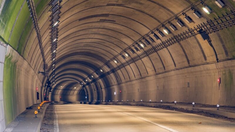 Nowoczesny tunel w Rembertowie: koniec korków i większe bezpieczeństwo!
