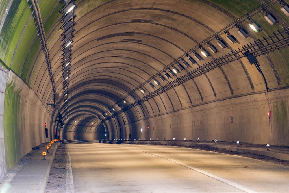Nowoczesny tunel w Rembertowie: koniec korków i większe bezpieczeństwo!