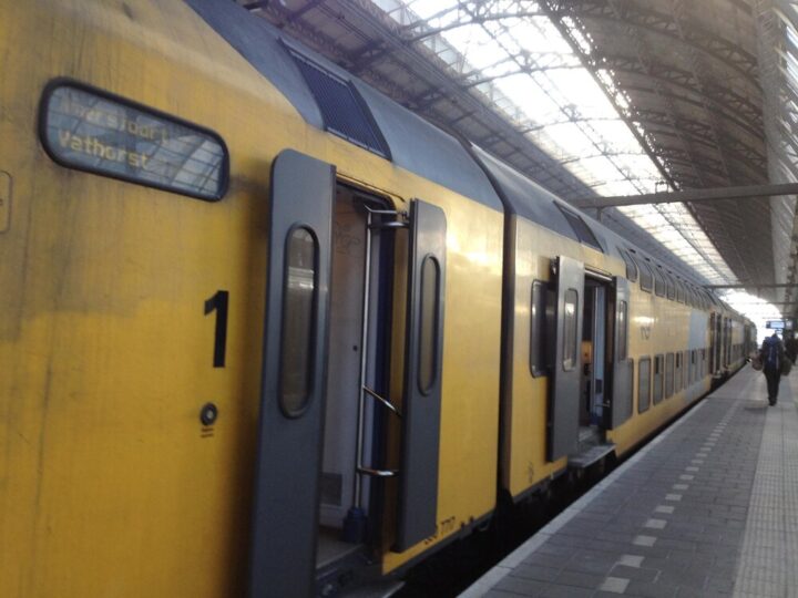 RegioJet wkracza na polskie tory: Nowe połączenie Warszawa–Kraków już we wrześniu!