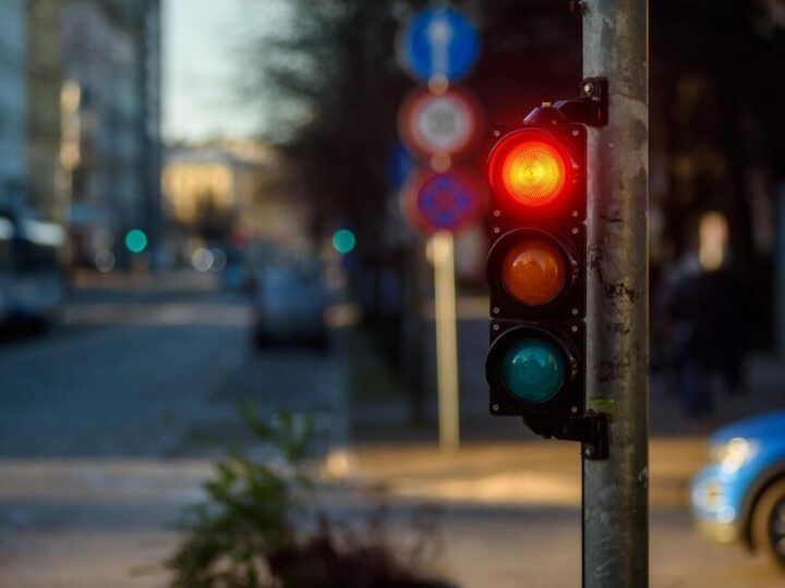 Warszawa wprowadza zmiany na skrzyżowaniu Powstańców Śląskich i Sterniczej dla bezpieczeństwa pieszych