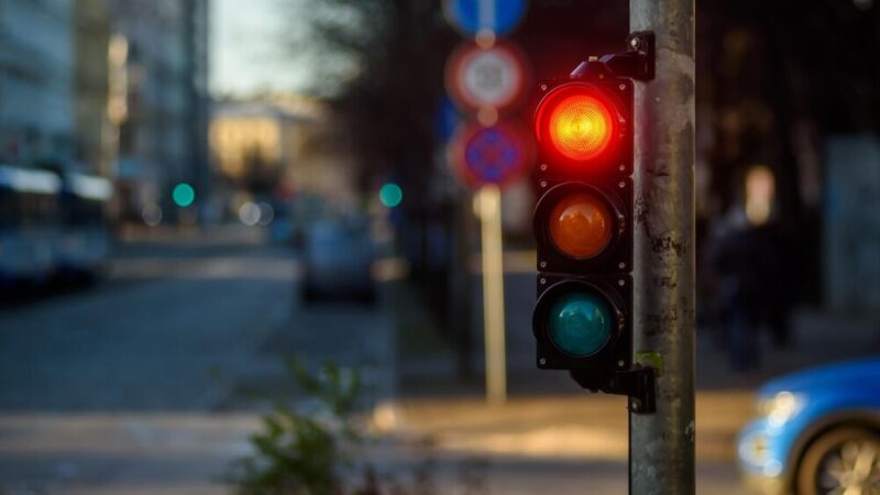 Warszawa wprowadza zmiany na skrzyżowaniu Powstańców Śląskich i Sterniczej dla bezpieczeństwa pieszych