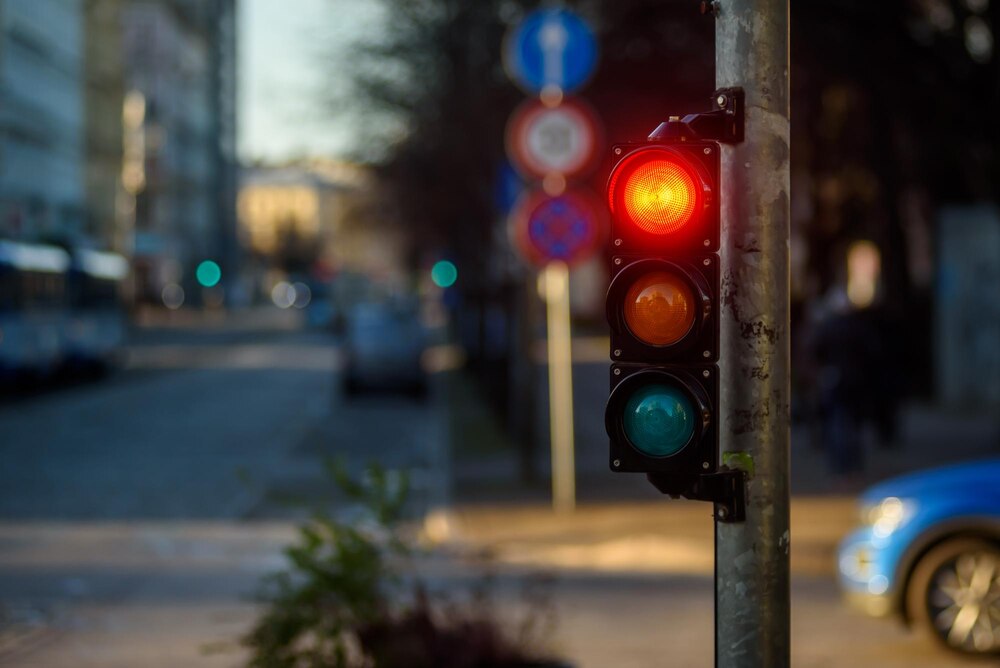 Warszawa wprowadza zmiany na skrzyżowaniu Powstańców Śląskich i Sterniczej dla bezpieczeństwa pieszych