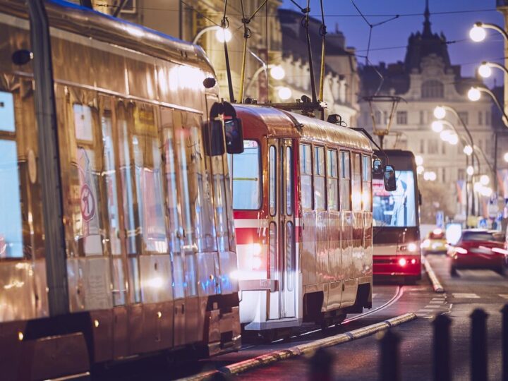 Warszawskie tramwaje wracają na pl. Zawiszy! Nowe prace czekają na Mokotowie i Woli