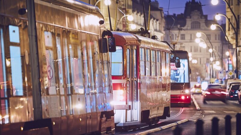 Warszawskie tramwaje wracają na pl. Zawiszy! Nowe prace czekają na Mokotowie i Woli