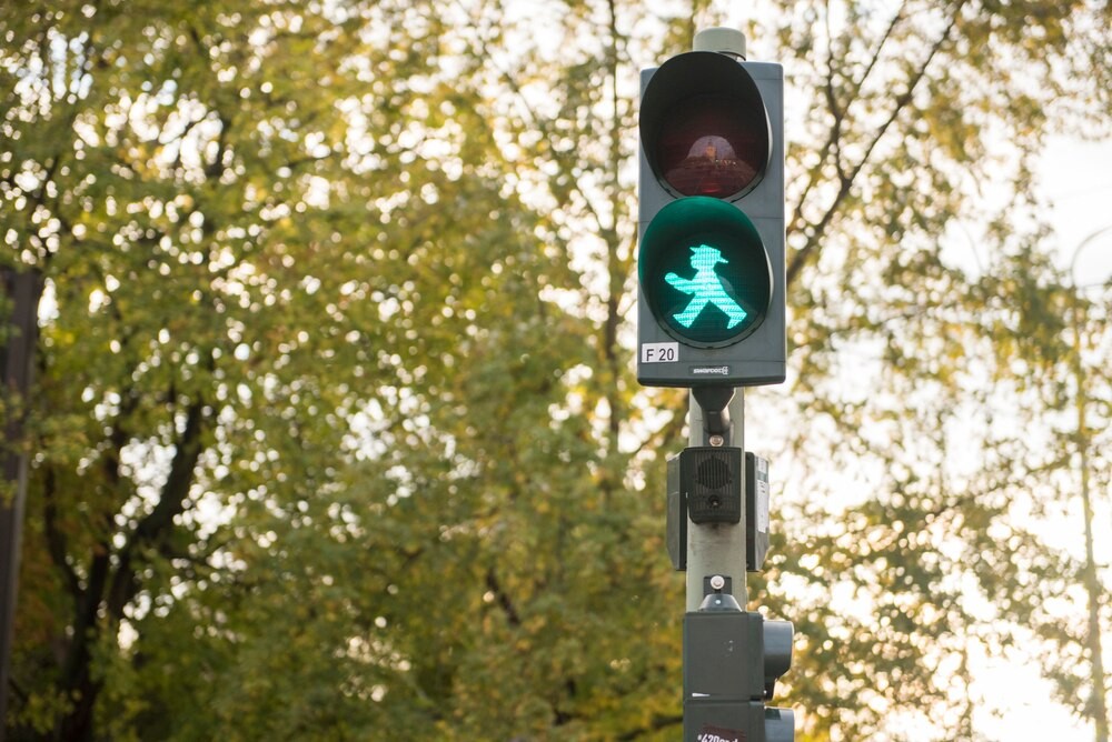 Kobieta uciekła po potrąceniu pieszych – policja prosi o pomoc w jej identyfikacji