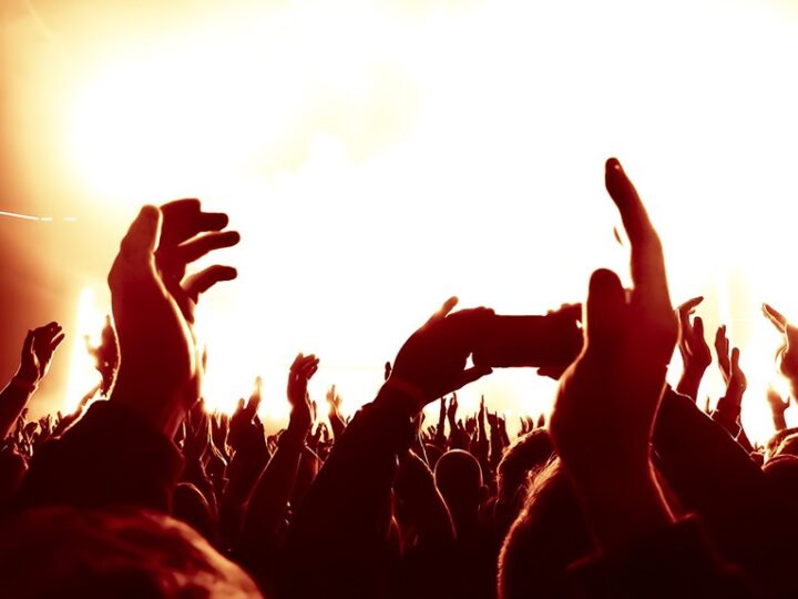 Muzyczna podróż z Queen: Koncerty tribute, które musisz zobaczyć!