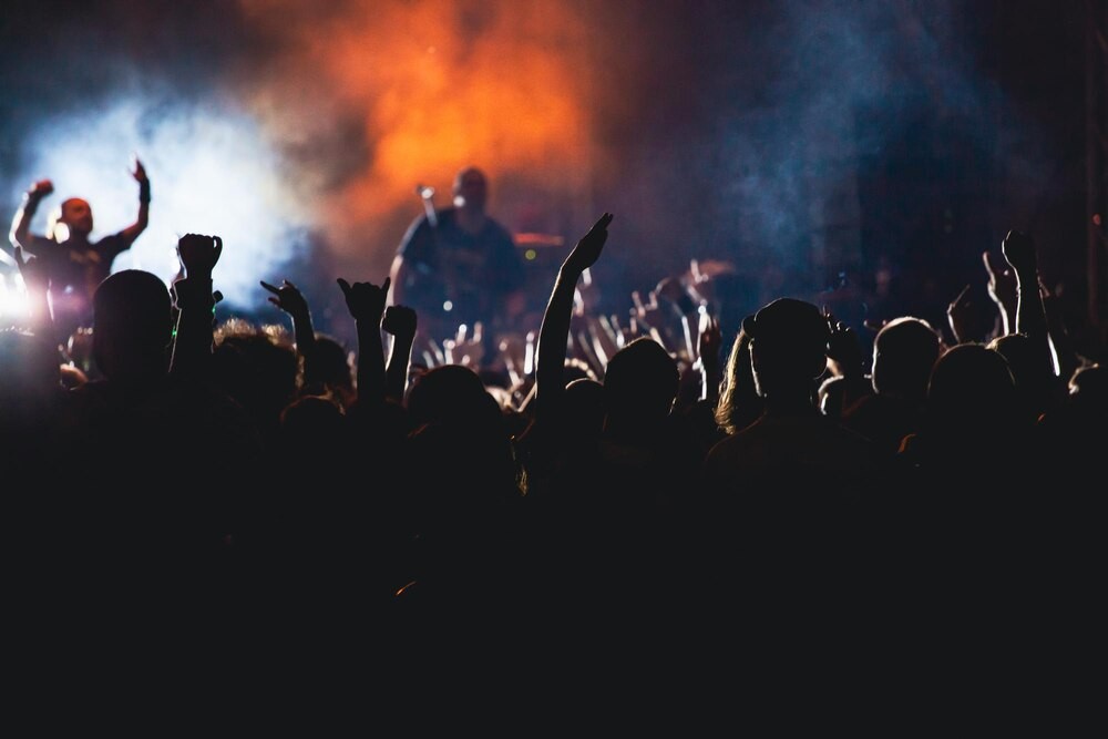 Ochota w rytmie kultury: Koncerty, które jednoczą mieszkańców!
