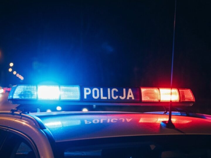 Ośmiolatek odnaleziony w tłumie warszawskich bulwarów po dramatycznym zaginięciu