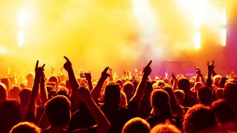 Słuchowiska na Placu Centralnym: Teatr Dźwięku w Warszawskim Plenerze