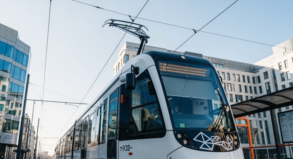 Tramwajowy chaos w Warszawie: dziesięć linii z poważnymi utrudnieniami w porannym szczycie