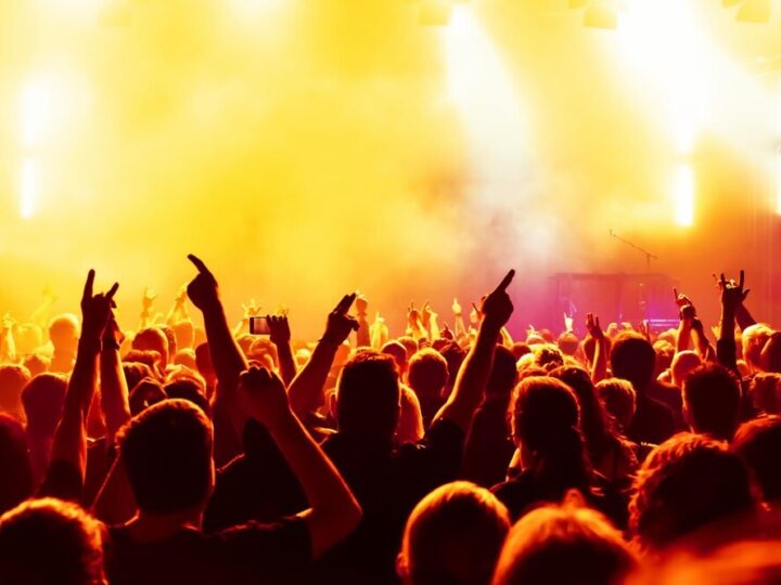 Warszawa: Miasto, które inspiruje od heavy metalu po Irenę Santor