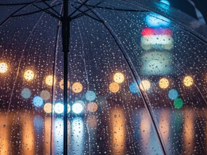 Warszawa w chmurach: jak przetrwać deszczowy 14 września 2025?