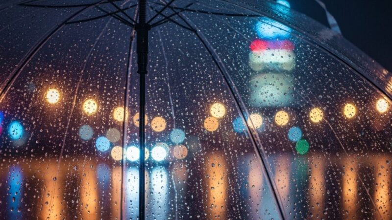 Warszawa w chmurach: jak przetrwać deszczowy 14 września 2025?