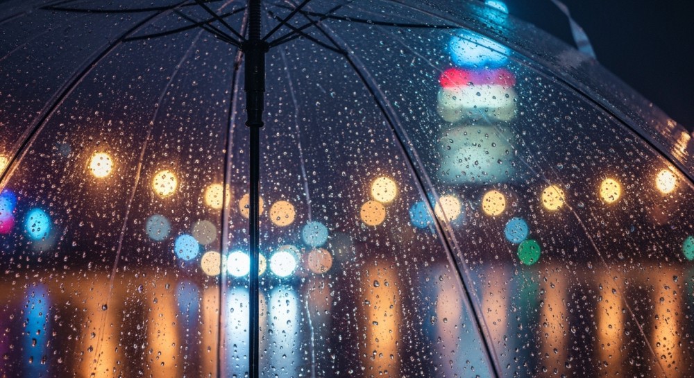 Warszawa w chmurach: jak przetrwać deszczowy 14 września 2025?