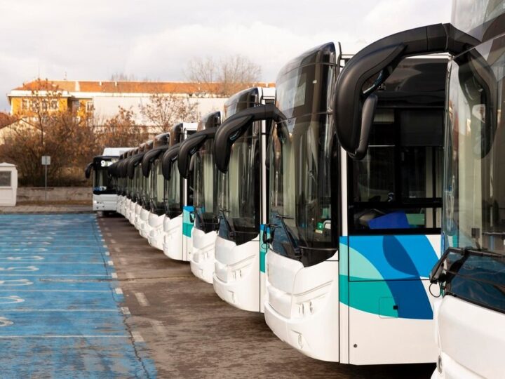 Warszawa wprowadza innowacyjne autobusy: 120 nowoczesnych pojazdów z funkcją ewakuacji w planach ZTM
