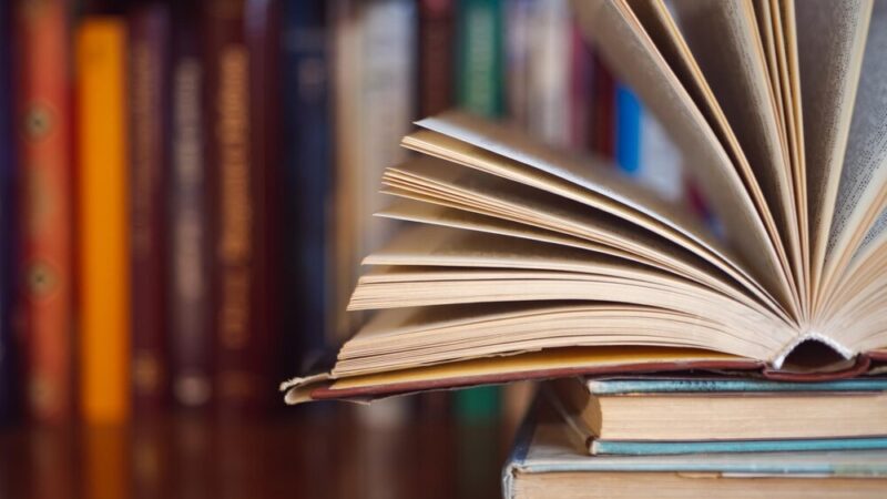 30 lat biblioteki: podróż przez dekady i przyszłość!