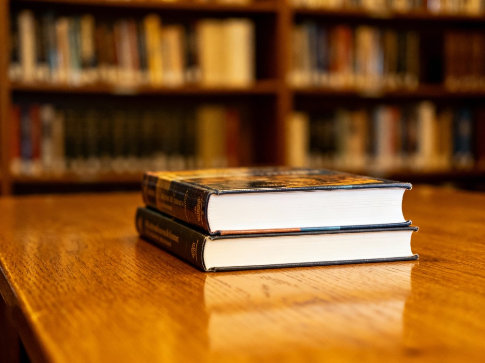 Magiczne wieczory z opowieściami: Czytanie na dywanie w bibliotece dla dzieci