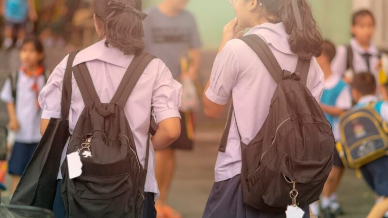 Medialne Podróże: Odkryj Świat Krytycznego Myślenia!