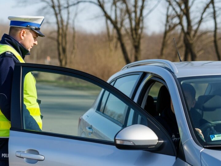 Nietrzeźwy kierowca z Rosji zatrzymany po niebezpiecznym manewrze na ul. Rzymowskiego