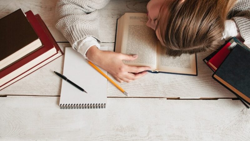 Kropkowe szaleństwo: Kreatywne warsztaty dla małych artystów w Bibliotece Włochy