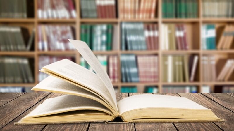 Zgubił okulary na nosie? Odkryj literackiego roztrzepańca i wygraj nagrody!