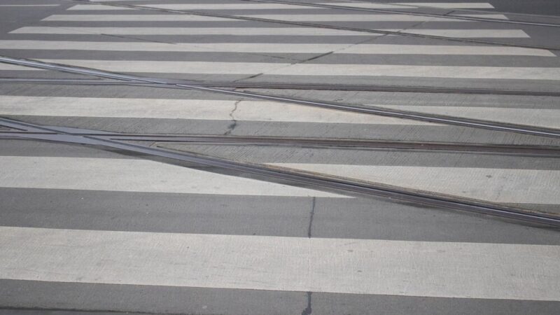 Nowa sygnalizacja na Przyczółkowej zwiększa bezpieczeństwo pieszych