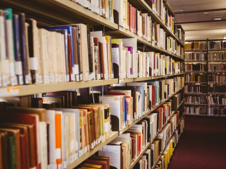 Odkryj Warszawę z Sienkiewiczem: Literacka podróż w czasie z Biblioteką Publiczną