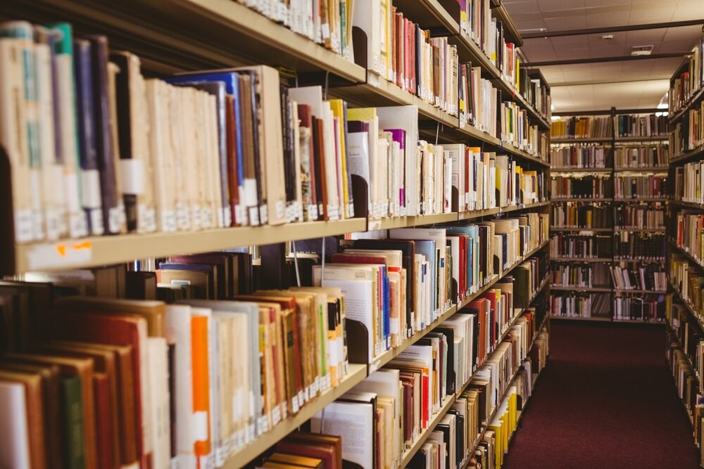 Odkryj Warszawę z Sienkiewiczem: Literacka podróż w czasie z Biblioteką Publiczną