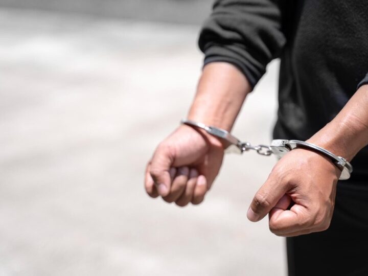 Czerwony alarm: Policja zatrzymała poszukiwanego przez Interpol przestępcę w Bemowie