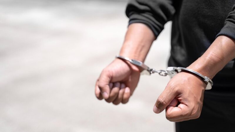 Czerwony alarm: Policja zatrzymała poszukiwanego przez Interpol przestępcę w Bemowie