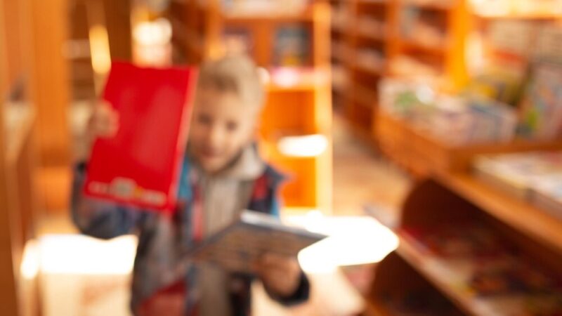 Przedszkolaki z Ursusa odkrywają magię literatury z Jamnikiem Jacentym i twórczymi zakładkami