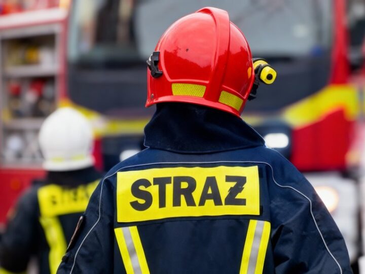 Warszawscy strażacy zdobywają wiedzę o ratownictwie przy pojazdach elektrycznych