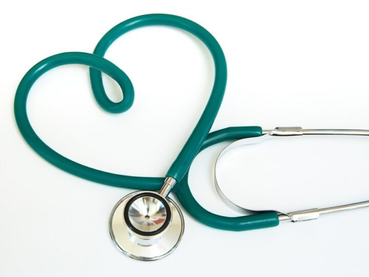 Wilanów w walce o życie: Nowe defibrylatory AED na wyciągnięcie ręki!