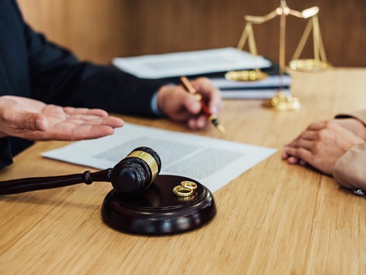 Fałszywy policjant na drodze: Zatrzymany za oszustwo!