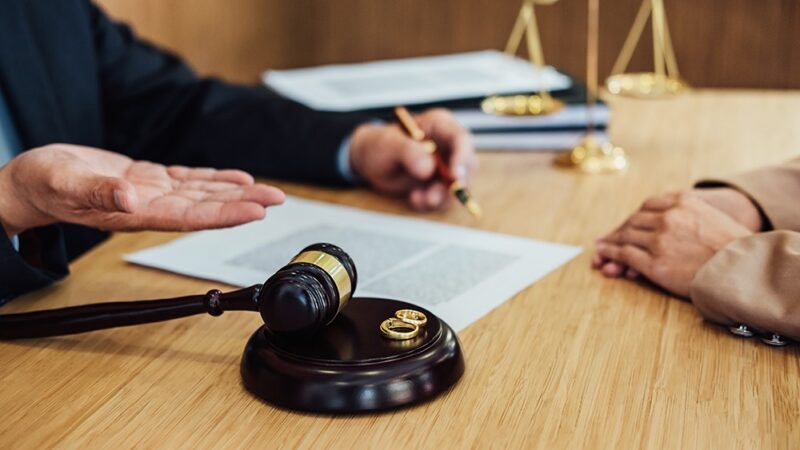 Fałszywy policjant na drodze: Zatrzymany za oszustwo!