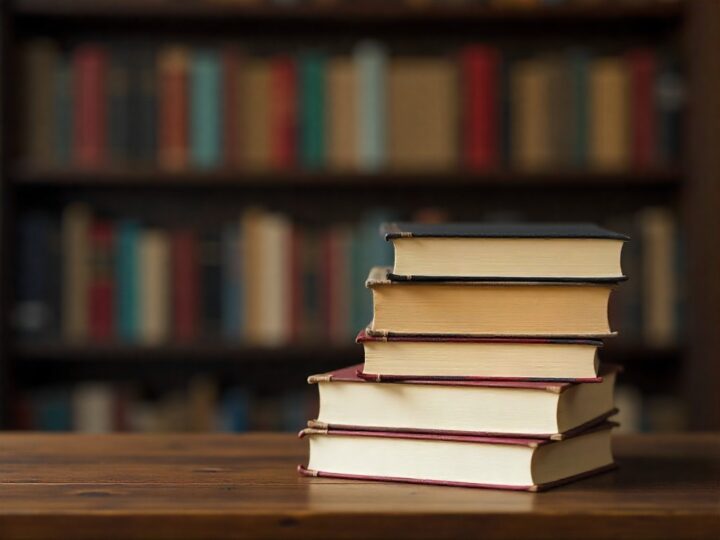 Weekend seniora z kulturą w bibliotece: literackie niespodzianki i filmowe emocje