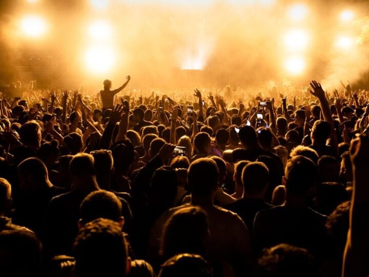 Andrzejki w Bielanach: Powrót do szalonych lat 90.!