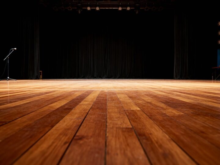 Bezpłatne zaproszenia na spektakl „Ciemny Grylaż” w Ochocie już jutro!