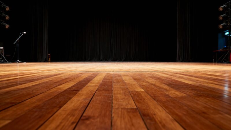 Bezpłatne zaproszenia na spektakl „Ciemny Grylaż” w Ochocie już jutro!