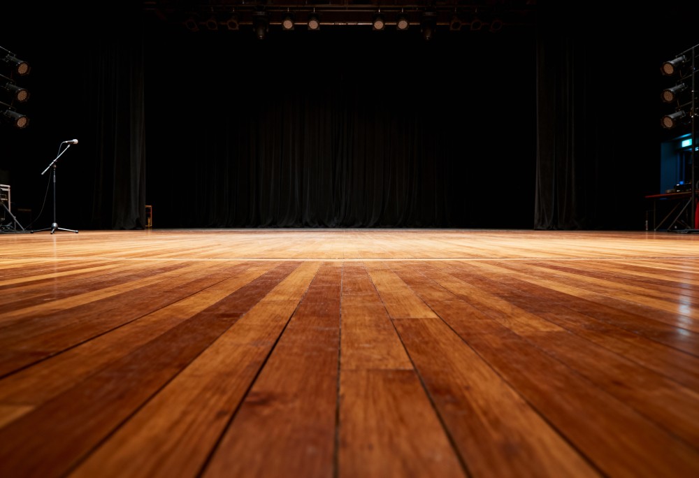 Bezpłatne zaproszenia na spektakl „Ciemny Grylaż” w Ochocie już jutro!