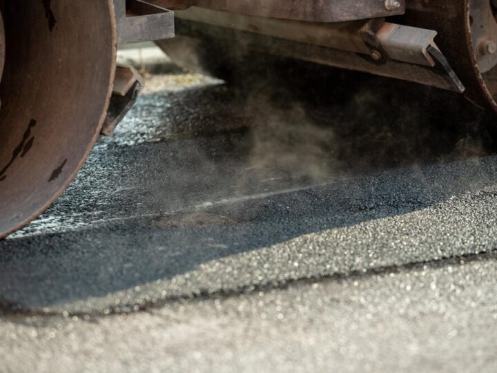 Nowe, bezpieczniejsze przejścia dla pieszych w al. Komandosów!