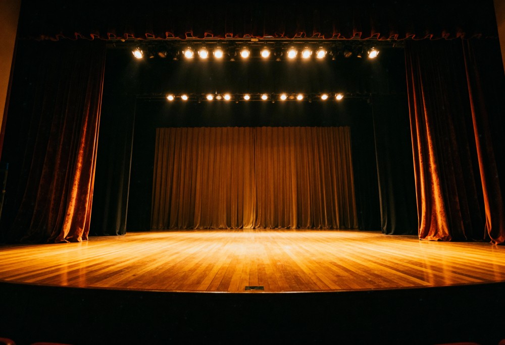 Nocne Dziady: Magia świec i klasyki w Białołęce