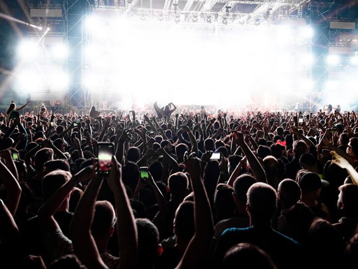 Zumba Fitness pod UV: Niezapomniany Festiwal w Mokotowie