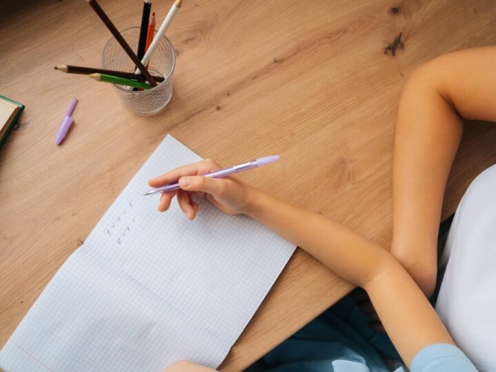 Wycinanki i folklor: Kreatywne warsztaty z Marianną Oklejak w Mokotowie