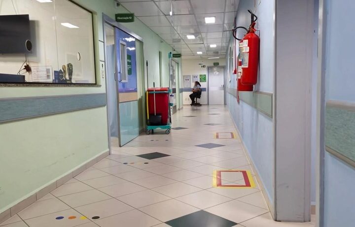 Zabezpiecz swój dom: Jak prawidłowo montować czujki dymu i czadu?