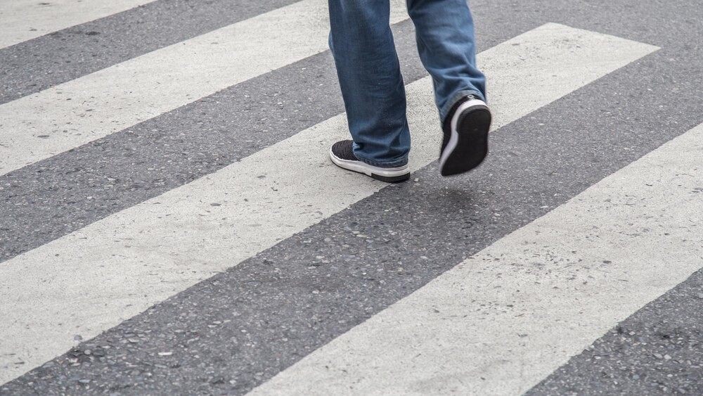 Bezpieczeństwo na drodze: Uczniowie ze Słomczyna uczą się, jak unikać zagrożeń