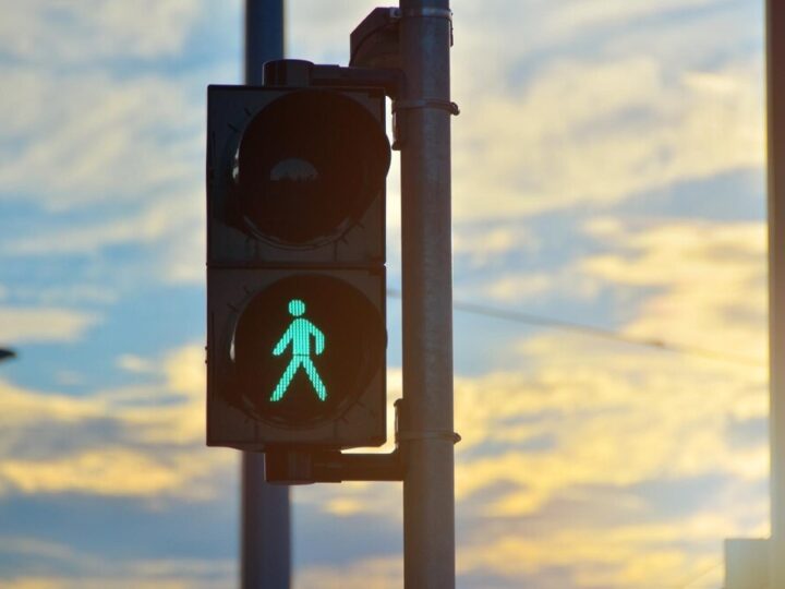 Nowe światła na ul. Powstańców Śląskich: Bezpieczniej dla pieszych!