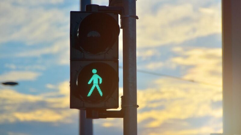 Nowe światła na ul. Powstańców Śląskich: Bezpieczniej dla pieszych!